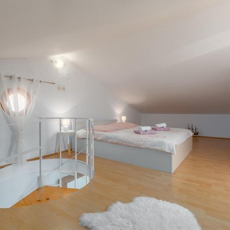 Apartment Leni Near Beach Пореч Екстериор снимка
