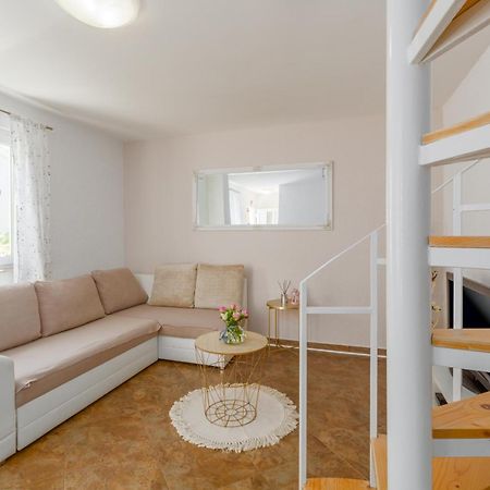 Apartment Leni Near Beach Пореч Екстериор снимка