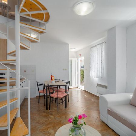 Apartment Leni Near Beach Пореч Екстериор снимка