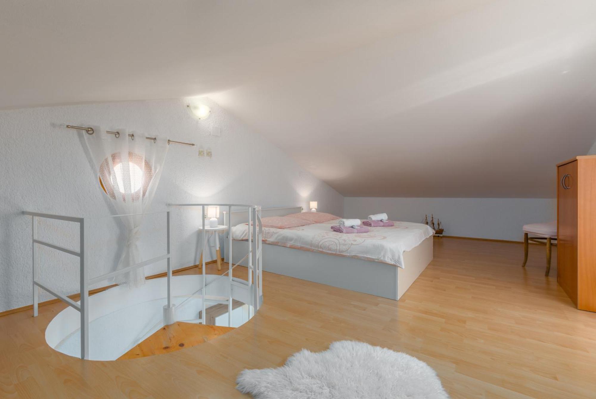 Apartment Leni Near Beach Пореч Екстериор снимка