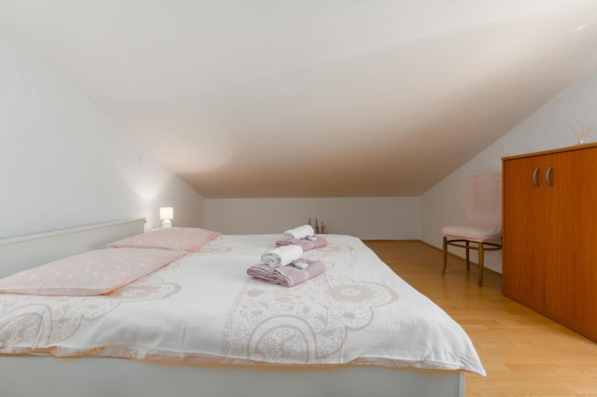 Apartment Leni Near Beach Пореч Екстериор снимка