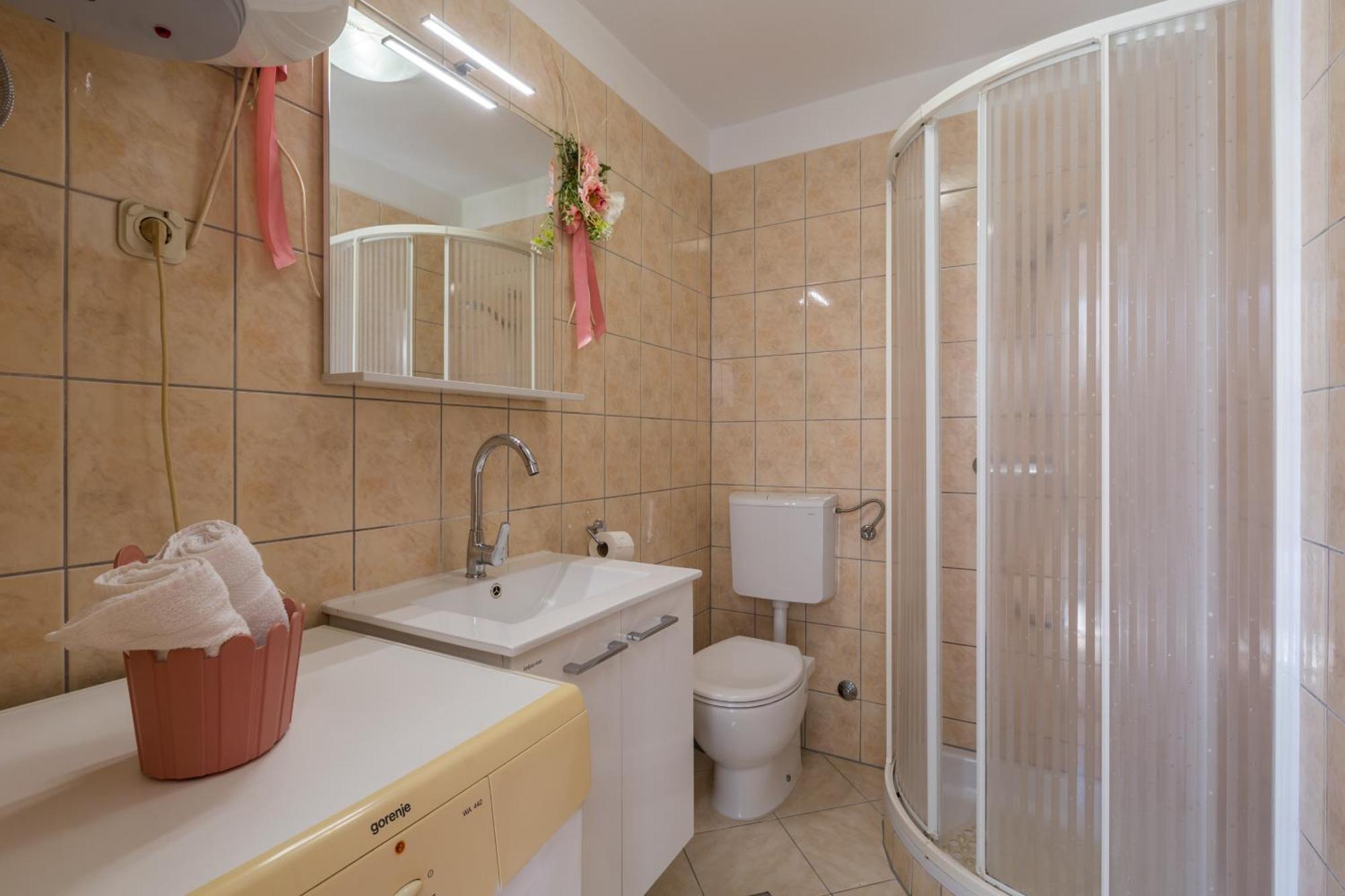 Apartment Leni Near Beach Пореч Екстериор снимка