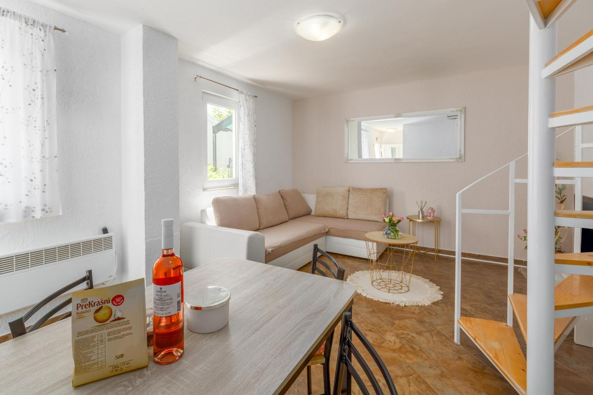 Apartment Leni Near Beach Пореч Екстериор снимка