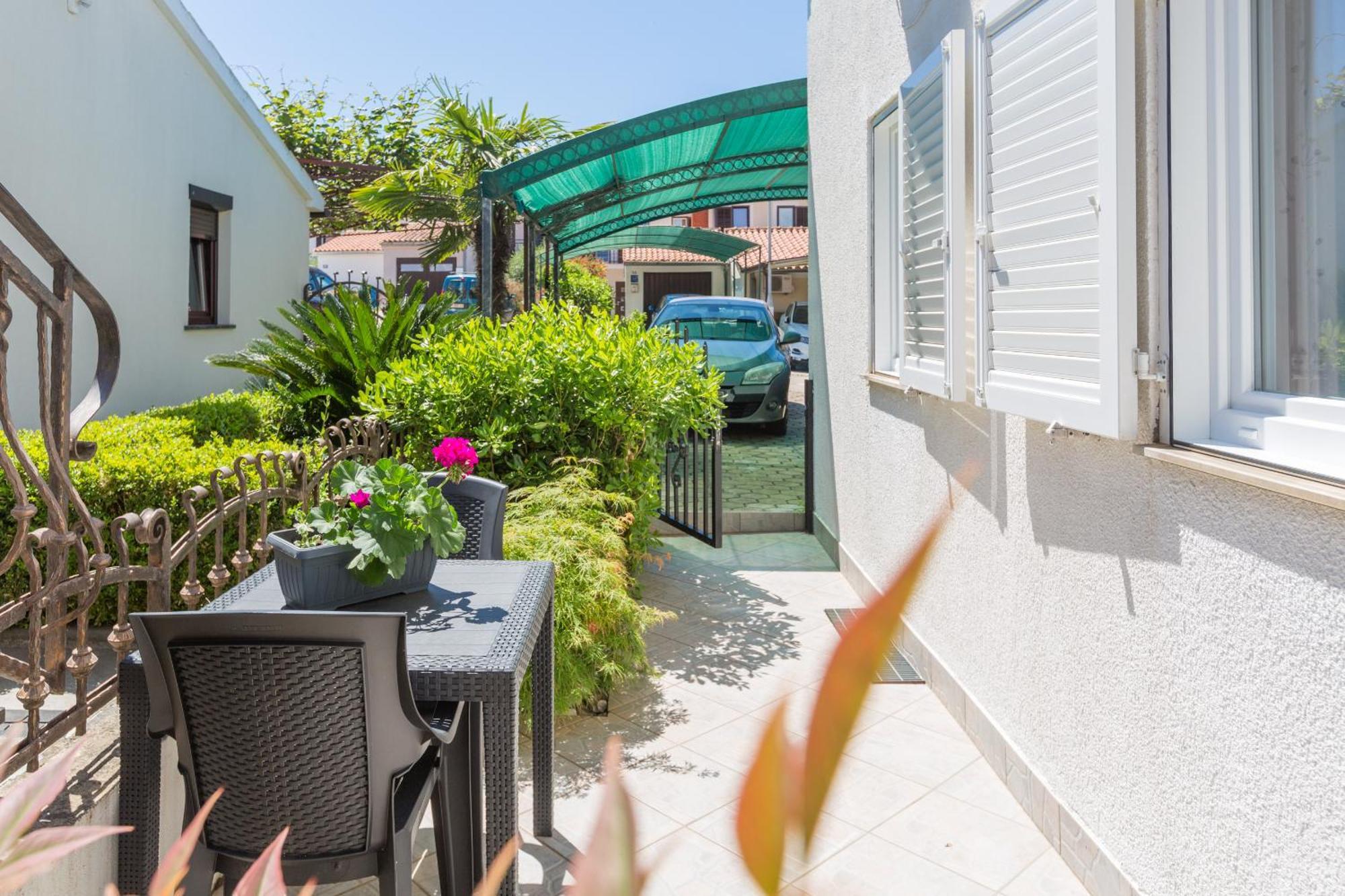 Apartment Leni Near Beach Пореч Екстериор снимка